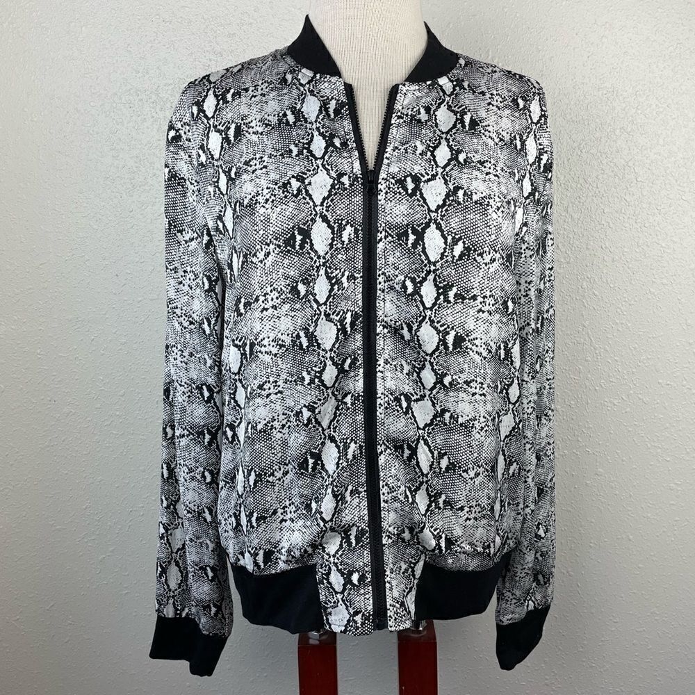 EUC JW Style Womens Black and White Snakeskin Pattern Jacket Size M